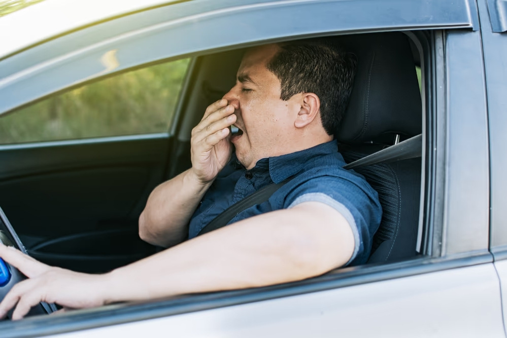 Cómo evitar quedarse dormido al volante: consejos sencillos para un viaje seguro de larga distancia
