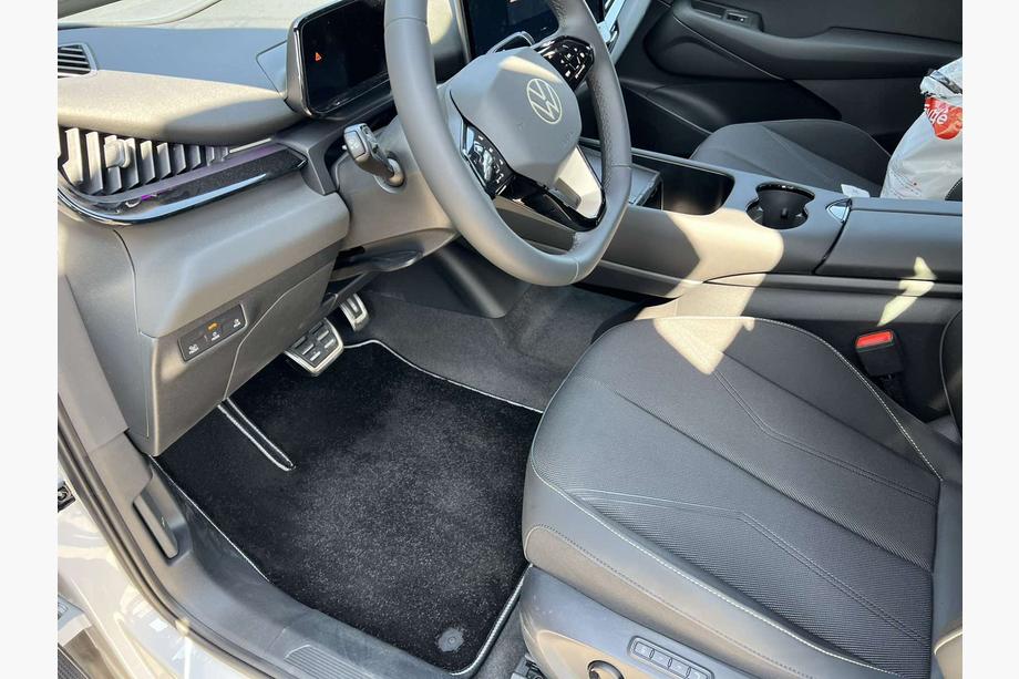 Volkswagen ID. UNYX 2024- Alfombrillas de moqueta Deluxe (Negro) Image