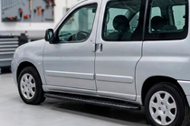 Peugeot Partner 1996-2008 Estribos Laterales Bosphorus Black (2 uds., Aluminio) foto 1