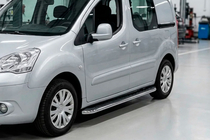 Peugeot Partner Tepee 2008-2018 Estribos Laterales Maydos V1 (2 uds., Aluminio y Acero Inoxidable) foto 1