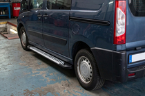 Citroen Jumpy 2007–2017 Estribos Laterales Line (2 uds., Aluminio) foto 1