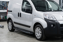 Citroen Nemo 2007-2017 Estribos Laterales RedLine Black (2 uds., Aluminio) foto 1