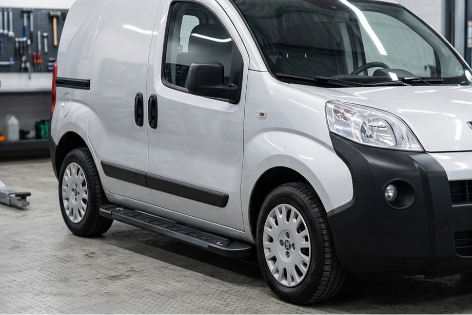 Citroen Nemo 2007-2017 Estribos Laterales RedLine Black (2 uds., Aluminio) Image