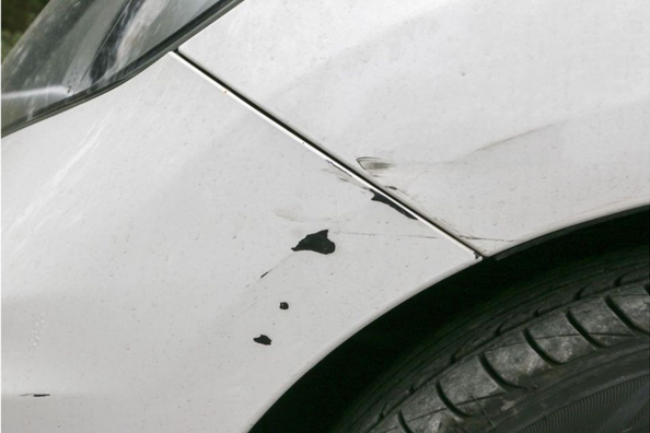 ¿Cuál es el peligro de que aparezcan virutas en un coche?
