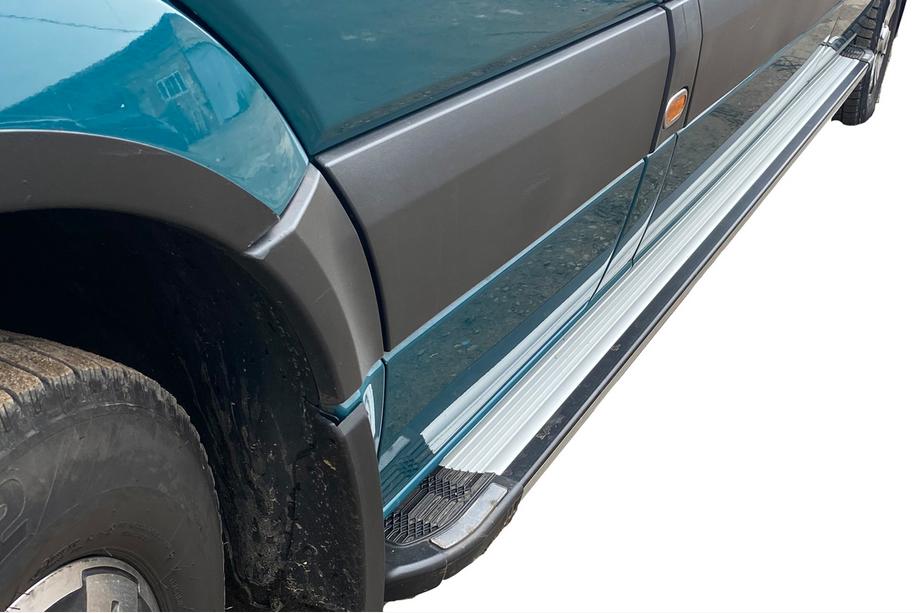 Mercedes Sprinter W906 2006–2018 Estribos Laterales Rainbow (2 uds., Aluminio) Largo/ExtraLargo Image