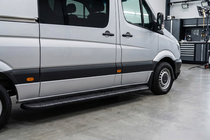 Volkswagen Crafter 2006-2016 Estribos Laterales Bosphorus Black (2 uds., Aluminio) foto 1