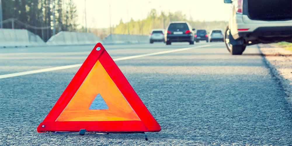 ¿Qué hacer si tu coche sufre una avería en la carretera?