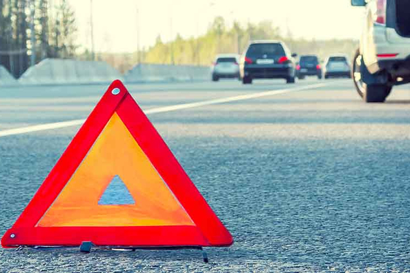 ¿Qué hacer si tu coche sufre una avería en la carretera?