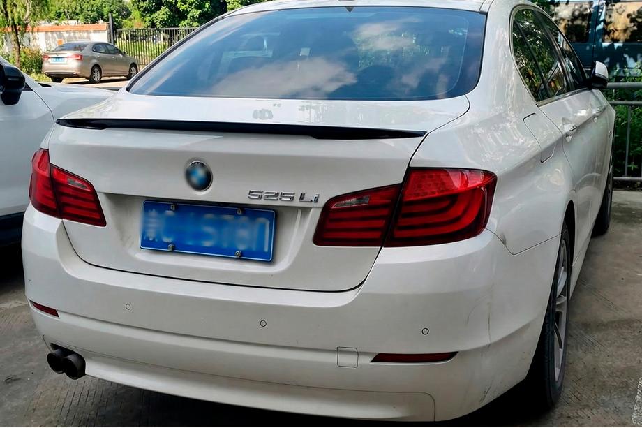BMW 5 Series F10/F11 2010–2016 Alerón P-Style (para F10, Negro Brillante) Foto 1
