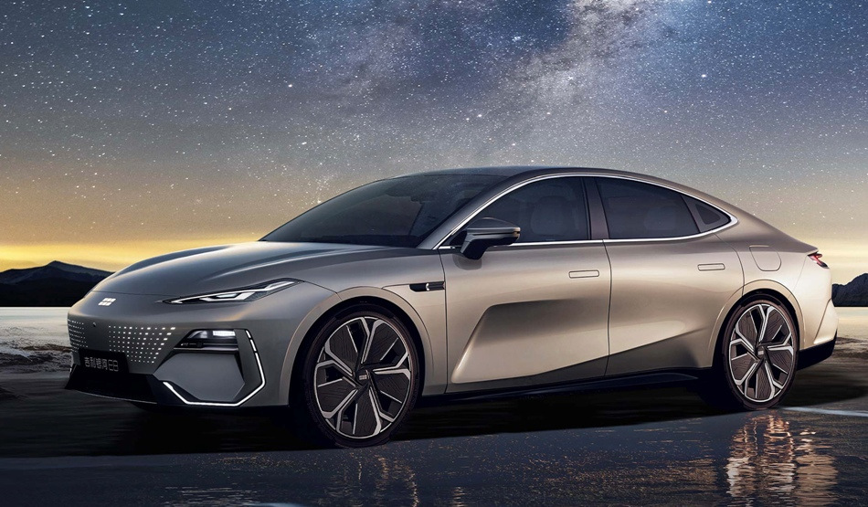 Análisis del Geely Galaxy E8: Especificaciones técnicas, equipamiento y fotos del coche eléctrico