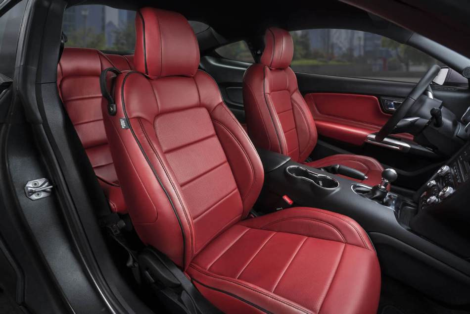 ¿Cómo renovar el interior de cuero de un coche?