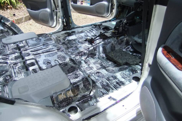 ¿Cuánto más pesado es el coche después de la insonorización?