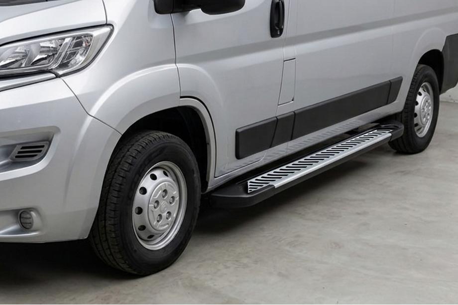 Citroen Jumper 2007-2025 Estribos Laterales Line (2 uds., Aluminio) Image
