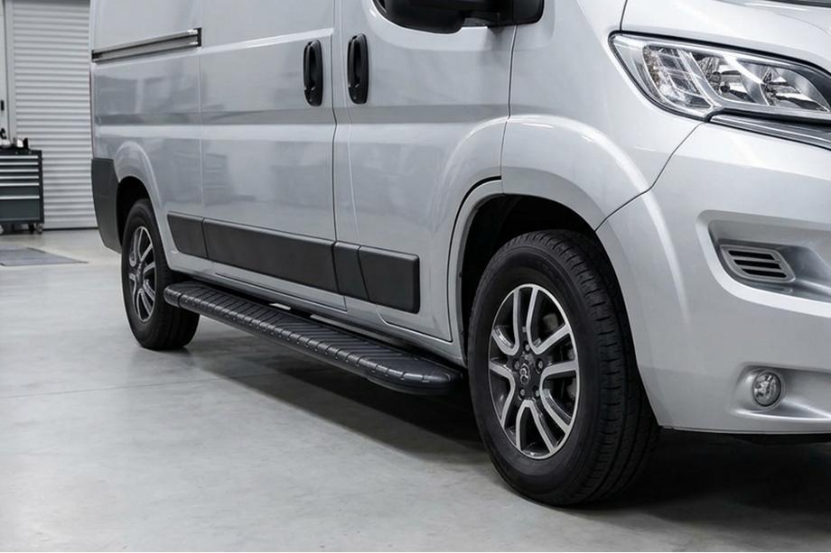 Citroen Jumper 2007-2025 Estribos Laterales Bosphorus Black (2 uds., Aluminio) Image