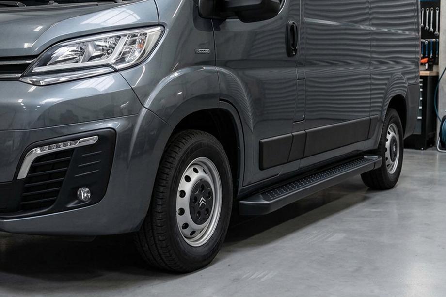 Fiat Ducato 2006-2025 Estribos Laterales Allmond Black (2 uds., Aluminio) Image