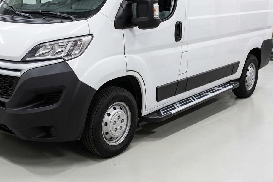 Fiat Ducato 2006-2025 Estribos Laterales Sunrise (2 uds., Aluminio) Image