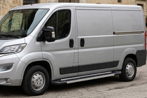 Fiat Ducato 2006-2025 Estribos Laterales RedLine V1 (2 uds., Aluminio) foto 1