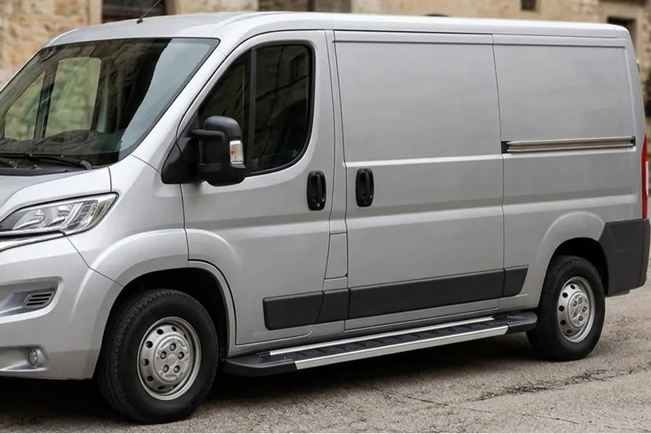 Fiat Ducato 2006-2025 Estribos Laterales RedLine V1 (2 uds., Aluminio) Image