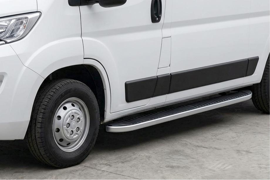 Fiat Ducato 2006-2025 Estribos Laterales Tayga Grey (2 uds., Aluminio) Image