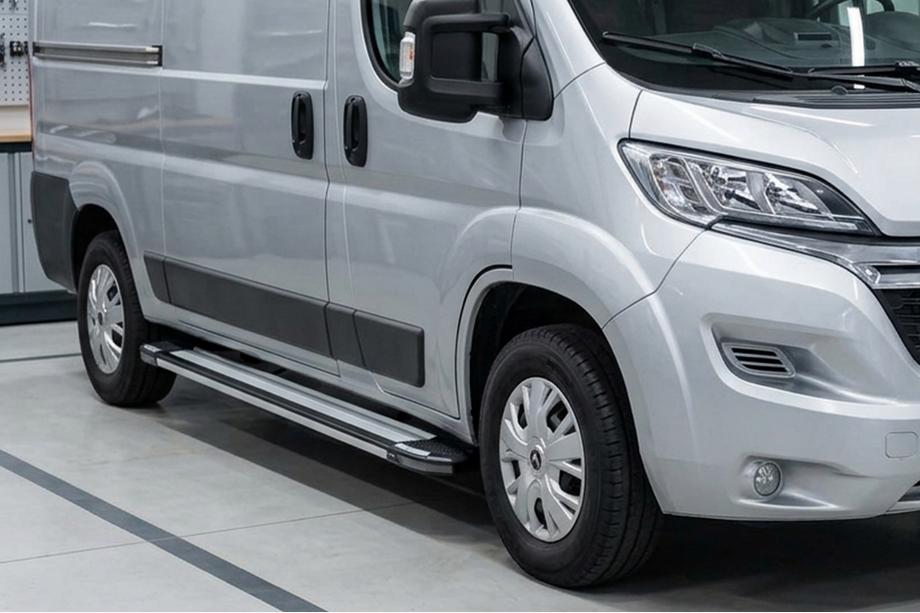Peugeot Boxer 2006-2025 Estribos Laterales Rainbow (2 uds., Aluminio) Image