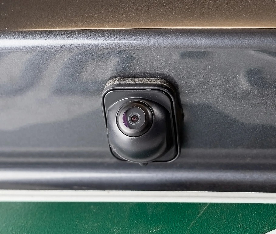 ¿Puedo instalar una cámara de visión trasera en un coche antiguo?