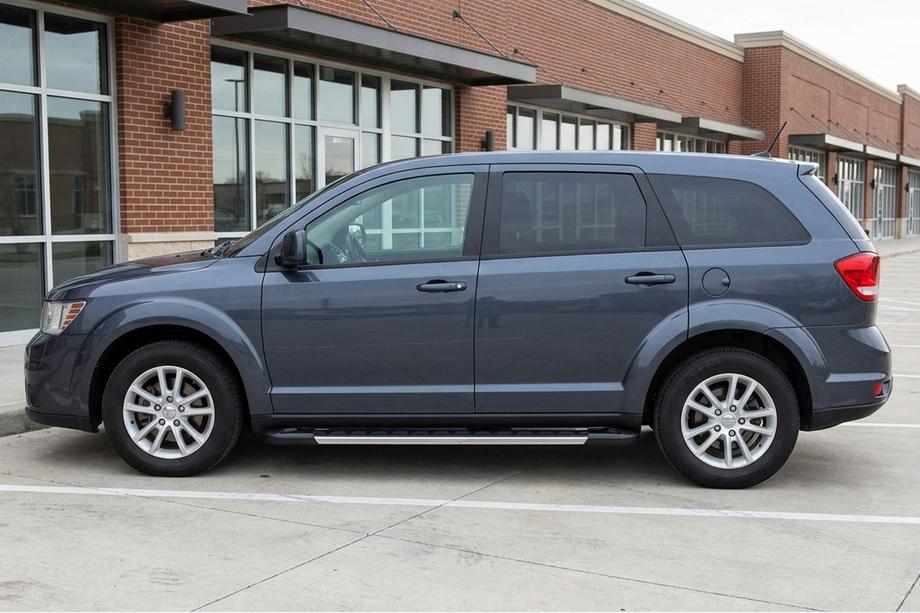Fiat Freemont 2011-2016 Estribos Laterales RedLine V1 (2 uds., Aluminio) Image