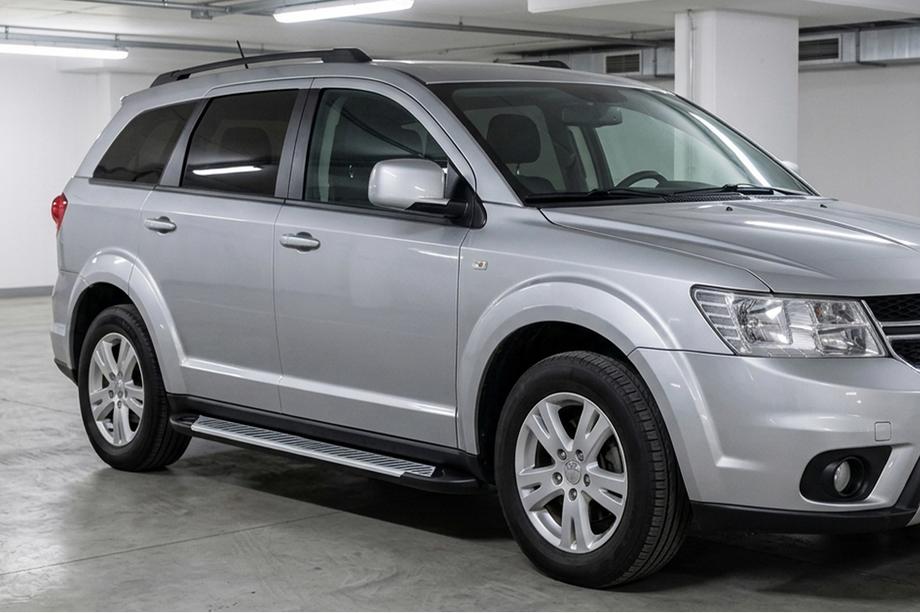 Fiat Freemont 2011-2016 Estribos Laterales Line (2 uds., Aluminio) Image