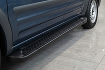Ford Connect 2002–2006 Estribos Laterales Allmond Black (2 uds., Aluminio) foto 1