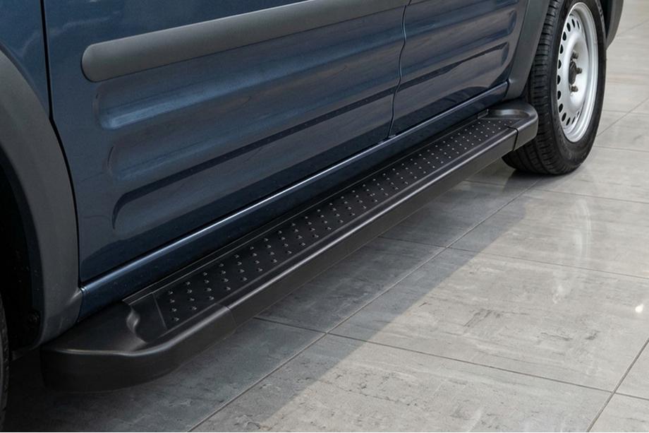 Ford Connect 2002–2006 Estribos Laterales Allmond Black (2 uds., Aluminio) Image