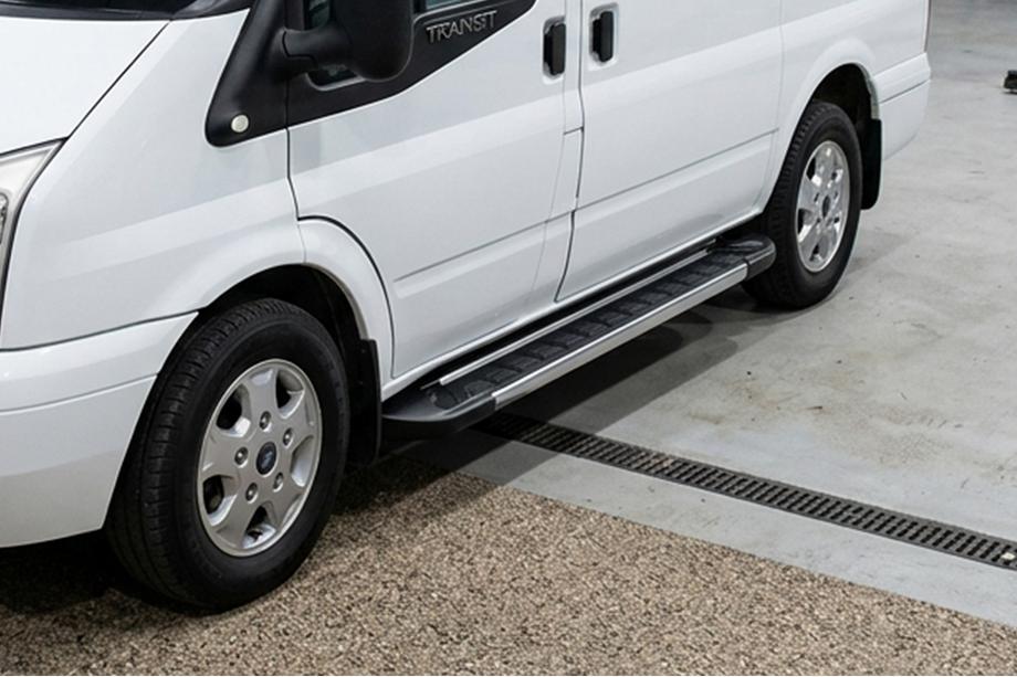 Ford Transit 2000–2014 Estribos Laterales RedLine V1 (2 uds., Aluminio) Image