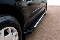 Ford Custom 2013-2022 Estribos Laterales RedLine V1 (2 uds., Aluminio) foto 1