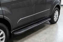Ford Custom 2013-2022 Estribos Laterales Bosphorus Black (2 uds., Aluminio) foto 1