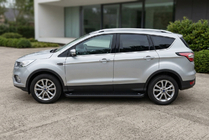 Ford Kuga/Escape 2013-2019 Estribos Laterales Allmond Black (2 uds., Aluminio) foto 1
