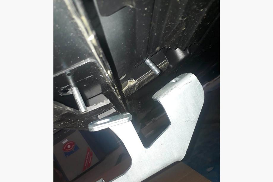 Ford Kuga/Escape 2013-2019 Estribos Laterales Tayga Grey (2 uds., Aluminio) Con moldura negra en las puertas Foto 16