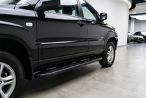 Kia Sportage 2004-2010 Estribos Laterales Bosphorus Black (2 uds., Aluminio) foto 1