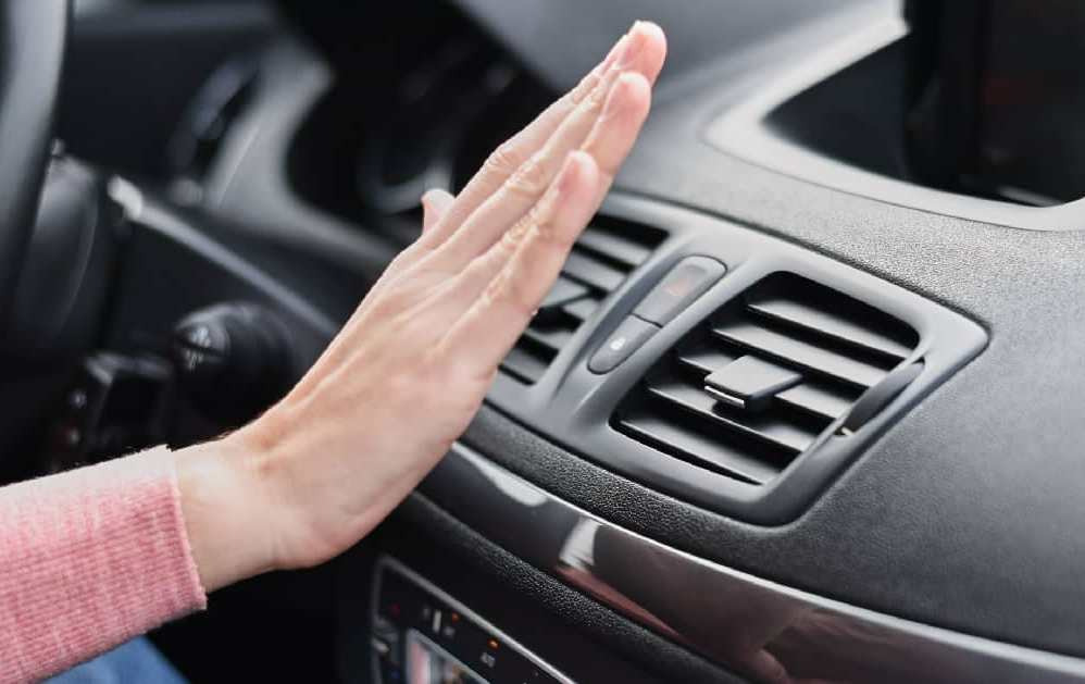 Por qué el aire acondicionado del coche sopla débil: posibles causas