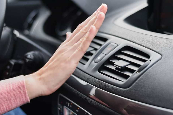 Por qué el aire acondicionado del coche sopla débil: posibles causas