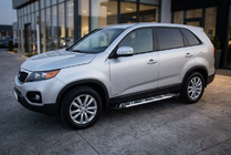 Kia Sorento II XM 2009-2014 Estribos Laterales Sunrise (2 uds., Aluminio) 2013-2016 foto 1
