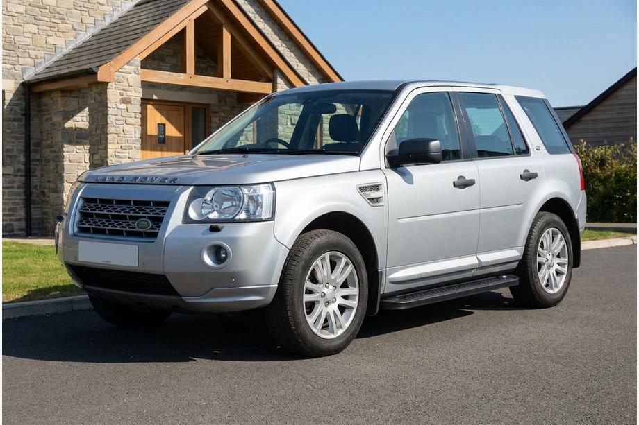 Land Rover Freelander II 2006–2014 Estribos Laterales Allmond Black (2 uds., Aluminio) Image