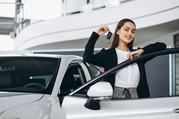 Cómo elegir un coche para una mujer principiante