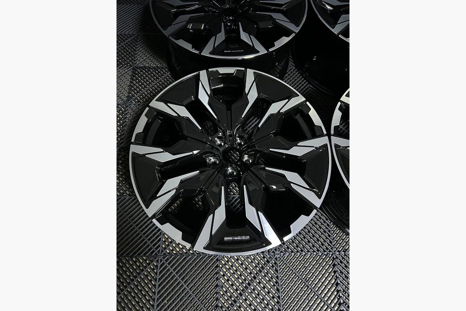 BMW 5/i5 Series G60/G60E/G61 2023- Llantas forjadas OEM R21 V3 (Juego de 4) Foto 1