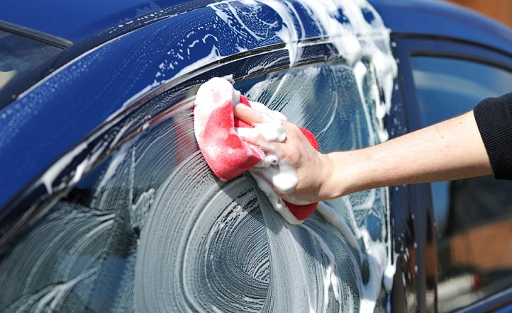 Cómo elegir el champú para coche adecuado para el lavado a mano