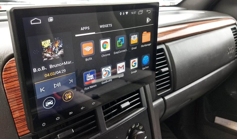 ¿Se puede instalar un centro multimedia en un coche antiguo?