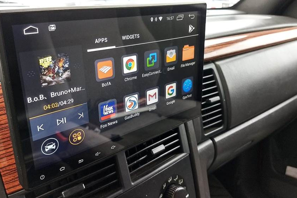 ¿Se puede instalar un centro multimedia en un coche antiguo?