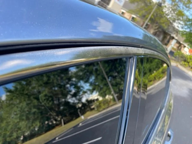 Por qué se oscurece el cromo del coche y cómo devolverle el brillo
