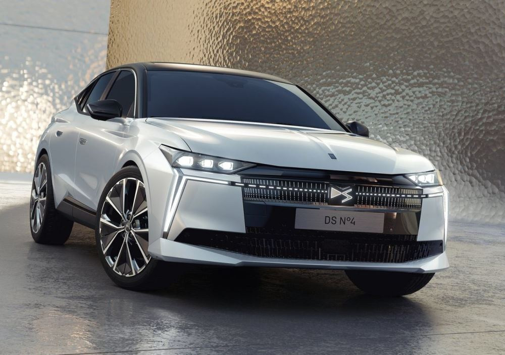 Prueba del DS N°4 2025: Versiones híbridas para un premium ecológico