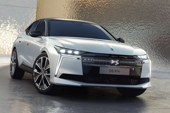 Prueba del DS N°4 2025: Versiones híbridas para un premium ecológico