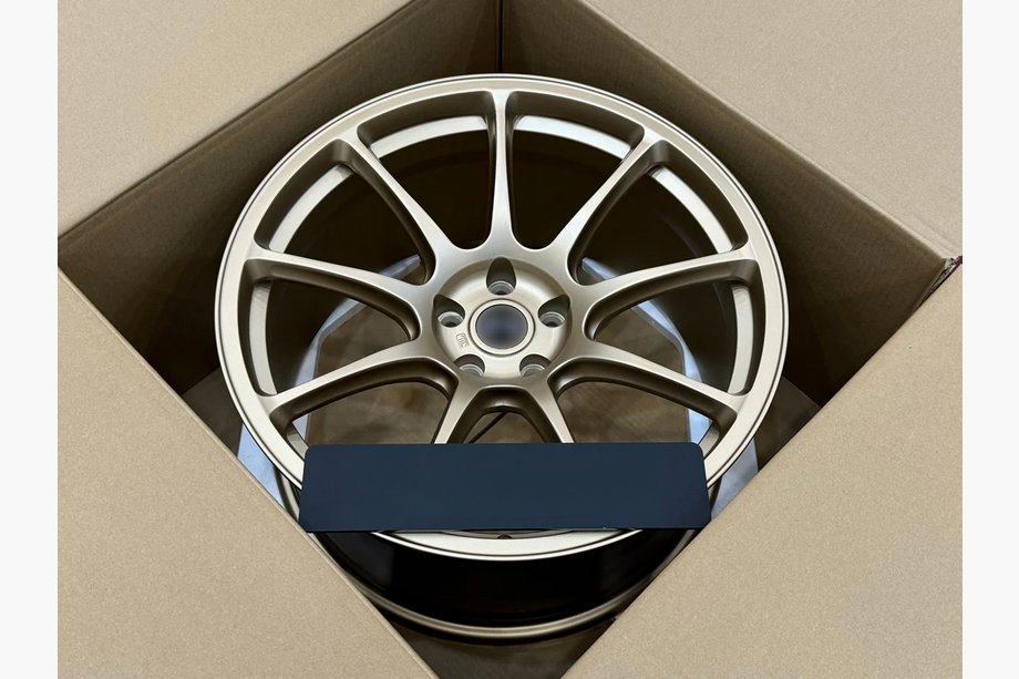 Nissan GT-R 2008-2025 Llantas forjadas OEM R20 V2 (juego de 4) Foto 3