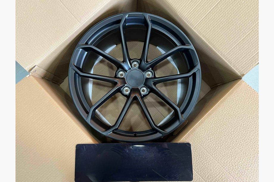 Porsche Panamera 2016-2023 Llantas forjadas OEM R20 (Juego de 4) Image