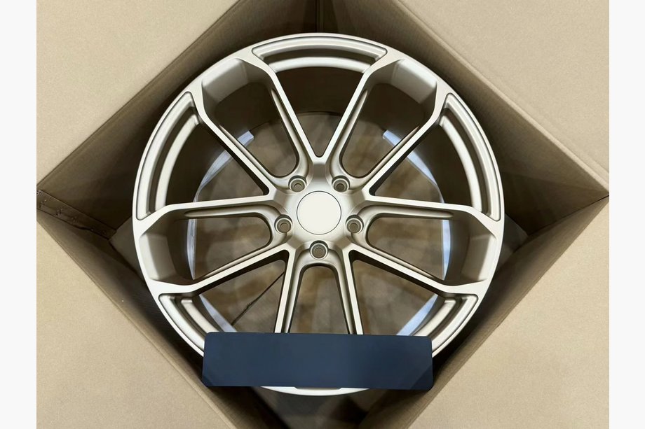 Porsche Cayenne 2018- Llantas forjadas OEM R22 V4 (Juego de 4) Image